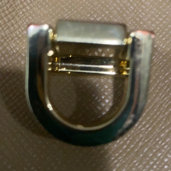 NEW IVANKA TRUMP TAN LARGE LEATHER HANDBAG WITH REMOVABLE SHOULDER STRAP - Picture 12 of 14